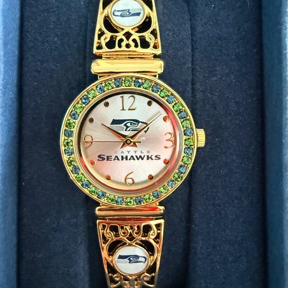 NWOT Round ladies Seattle Seahawks quartz watch - Picture 1 of 3